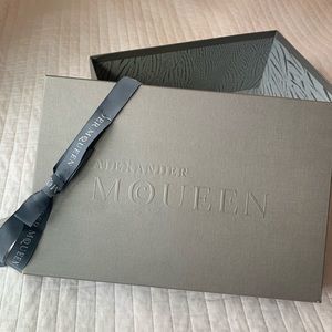 Alexander McQueen Shoe box with bow